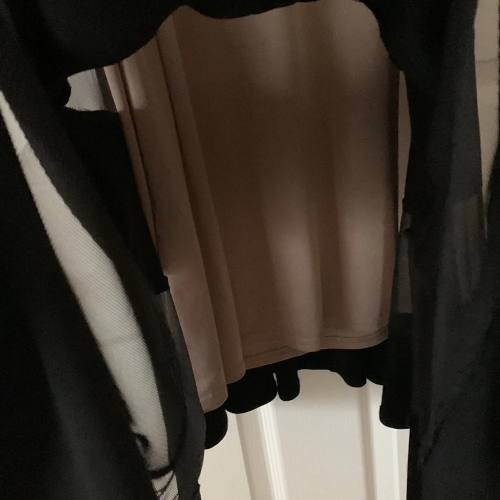 Black Dress. Size 6 - Picture 5 of 5